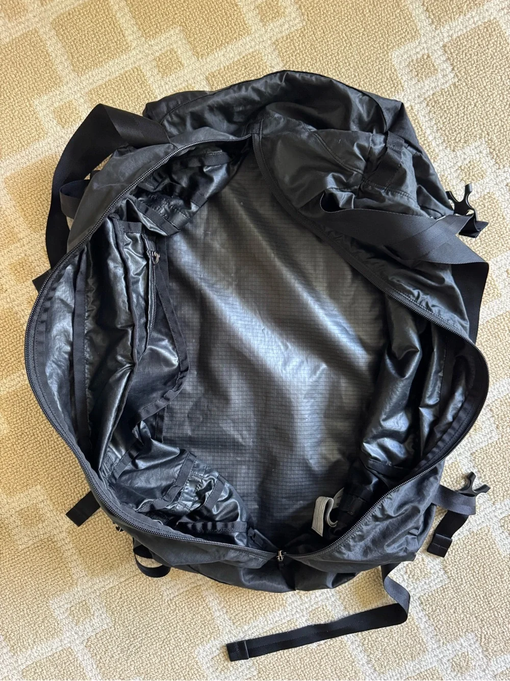 Patagonia Ultralight Black Hole Duffel Bag Backpack Black Packable Travel 30L